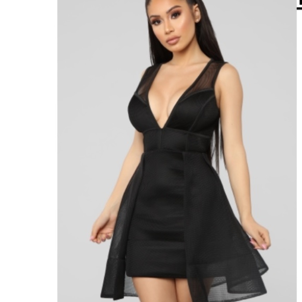 black fitted dress🕶